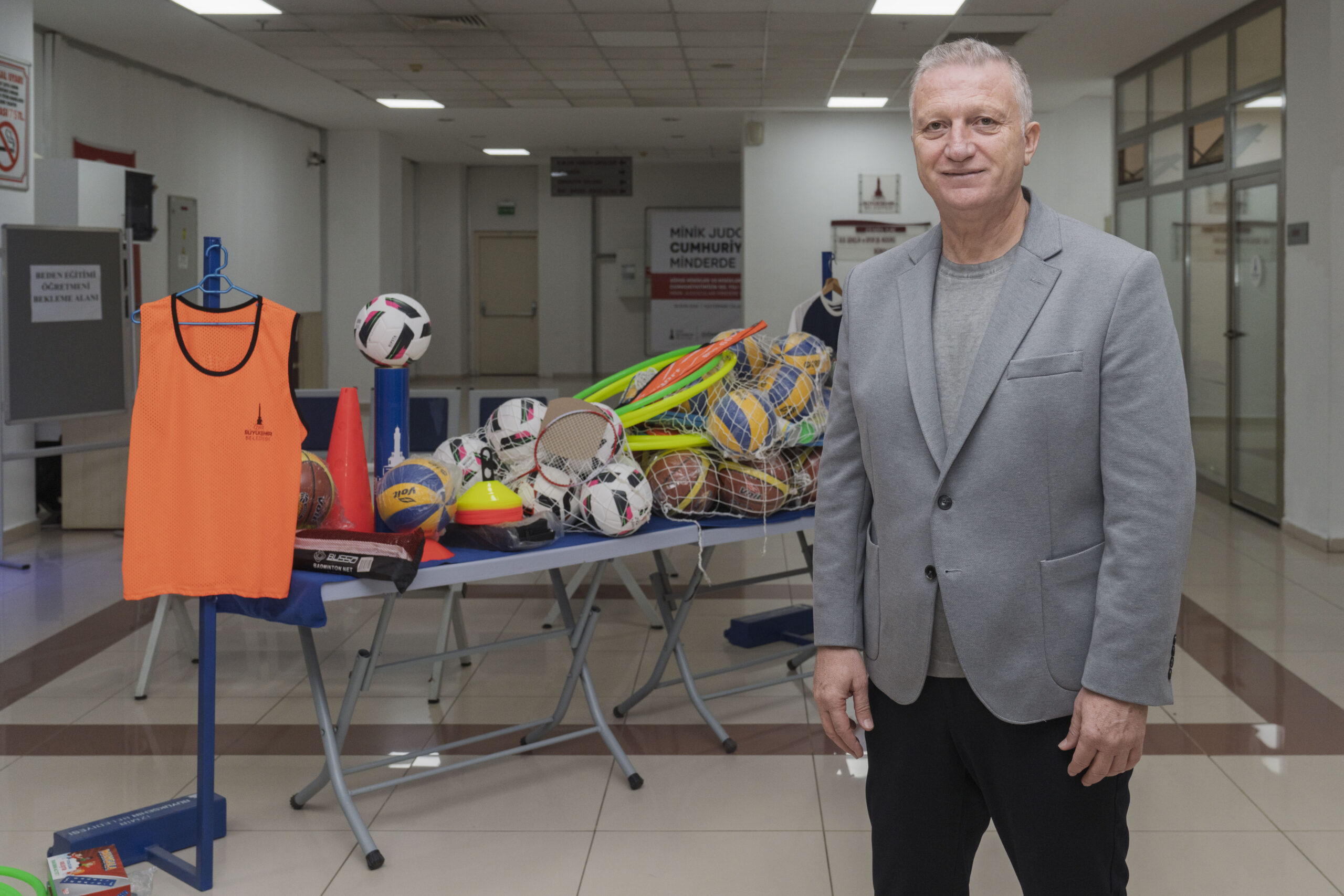 İzmir’de spor okul sıralarına taşınıyor