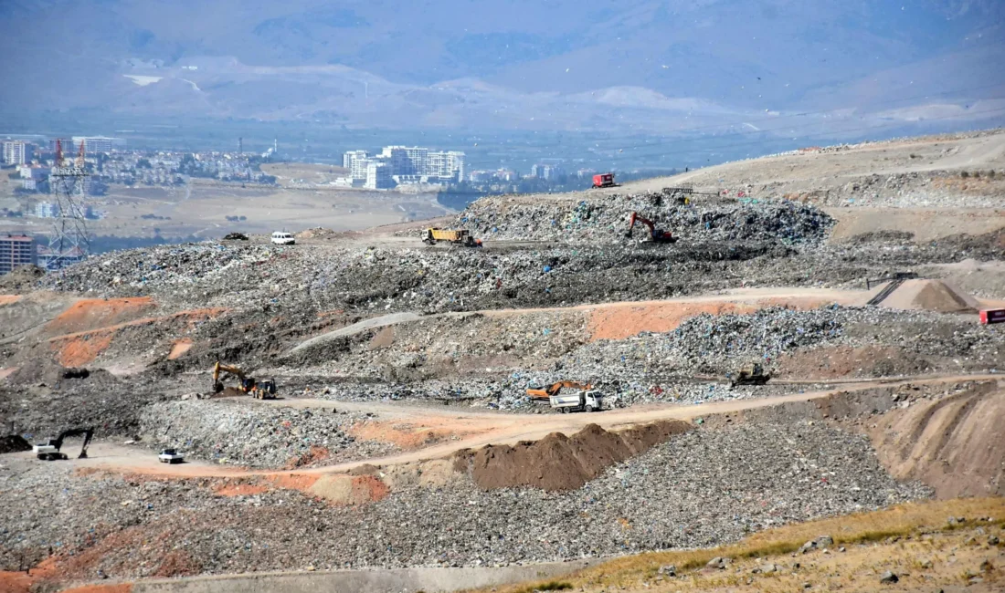 İzmir Büyükşehir Belediye Başkanı Dr. Cemil Tugay, kentin en önemli