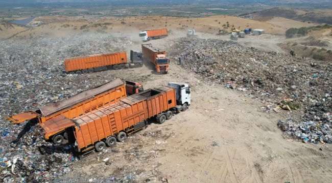 İzmir Büyükşehir Belediye Başkanı Dr. Cemil Tugay, kent gündeminde tartışma