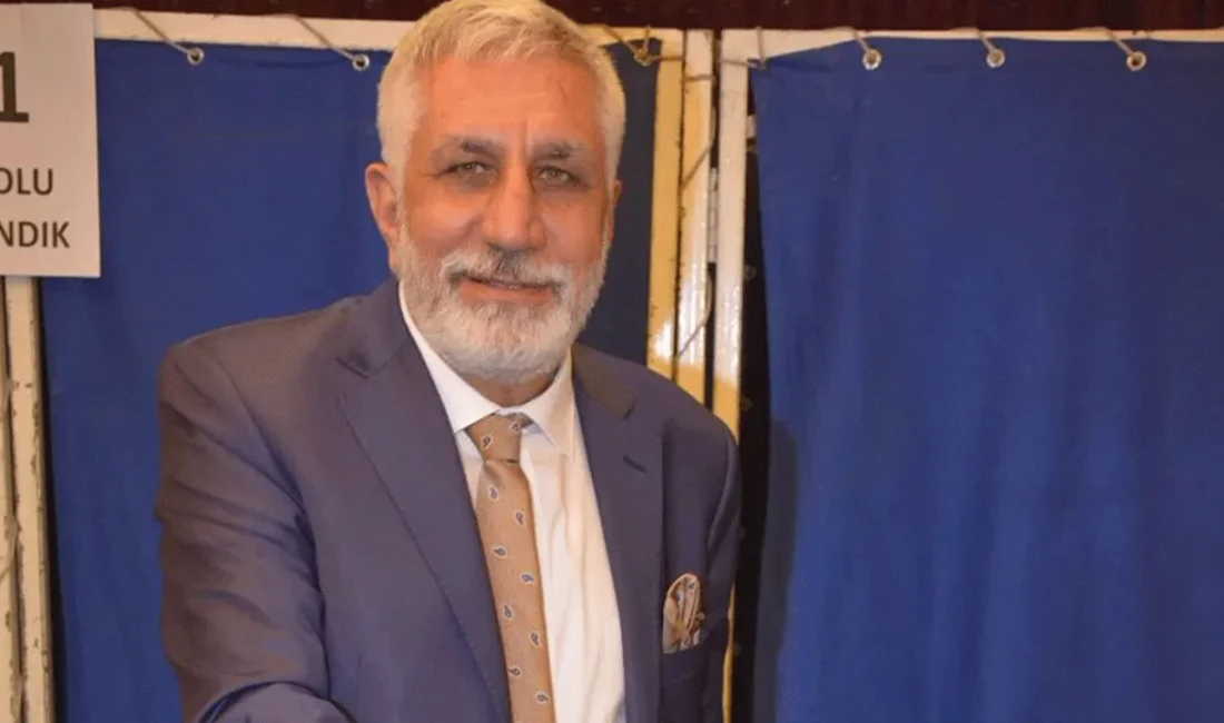 İzmir Büfeciler Odası’nda çeyrek asırdır başkanlık koltuğunda oturan Selahattin Arslan,