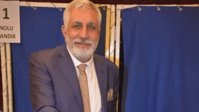 İzmir Büfeciler Odası’nda çeyrek asırdır başkanlık koltuğunda oturan Selahattin Arslan,