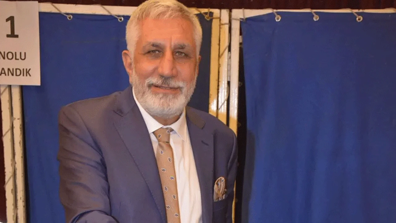 İzmir Büfeciler Odası’nda çeyrek asırdır başkanlık koltuğunda oturan Selahattin Arslan,