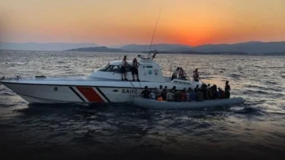 İzmir Sahil Güvenlik Komutanlığı ekipleri, yasa dışı geçişlere karşı yürüttüğü