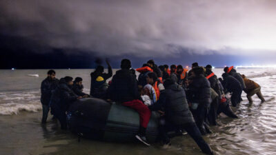 İzmir’in Güzelbahçe ilçesi, insan kaçakçılarına yönelik kritik bir operasyona sahne