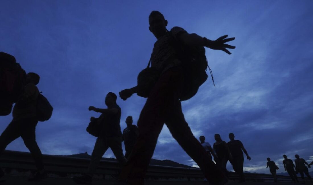 İzmir'de, ekiplerin hızlı müdahalesi yasa dışı geçiş hazırlığındaki göçmen grubu