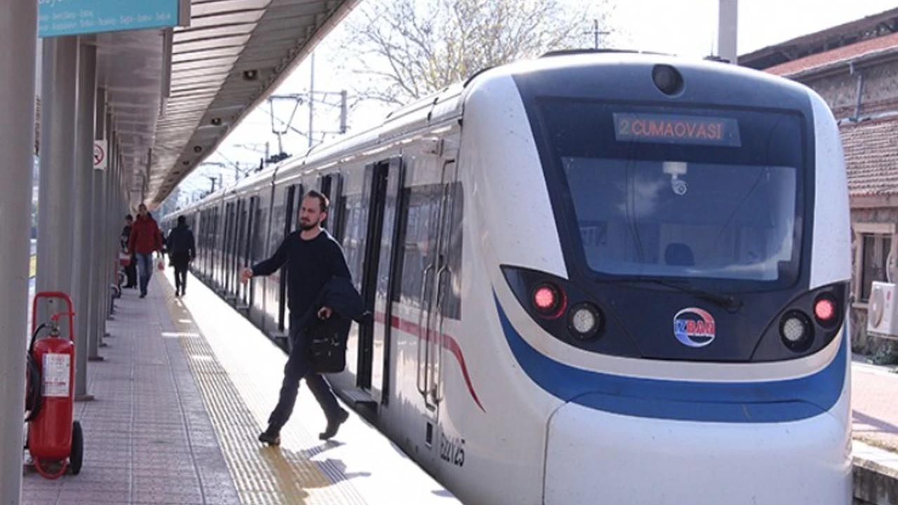 İzmir’in kuzeyi ile güneyini bağlayan İZBAN hattını kullanan binlerce yolcuyu