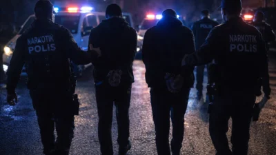 İzmir'in Torbalı ilçesinde narkotik polisinin 3 ay süren titiz takibi