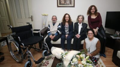 Dünya Engelliler Günü’nde engelli bir çiftin evine konuk olan Karşıyaka