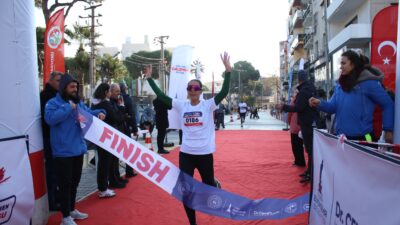 İzmir Büyükşehir Belediyesi tarafından geleneksel hale getirdiği 10 kilometrelik Şehit