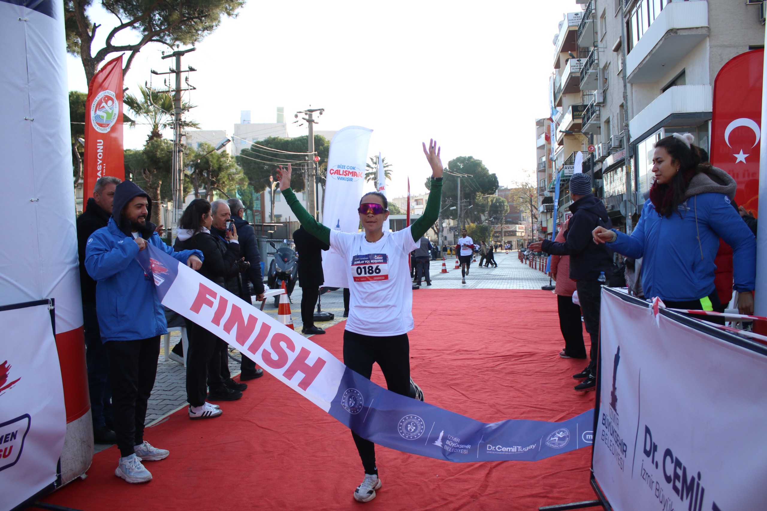 İzmir Büyükşehir Belediyesi tarafından geleneksel hale getirdiği 10 kilometrelik Şehit
