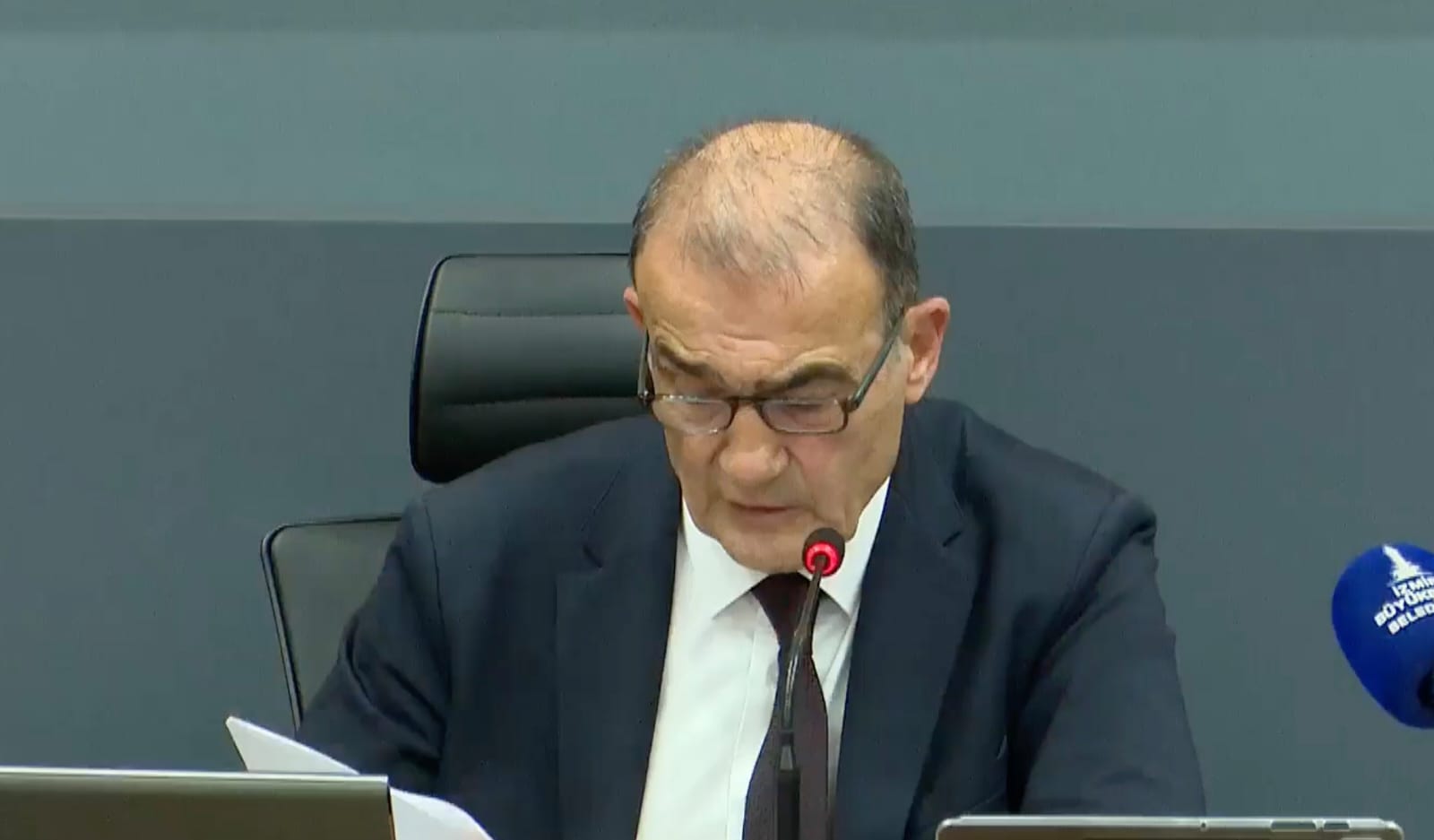 İZBB Meclisi’nde AK Partili Hüsnü Boztepe’nin Harmandalı’da moloz döküldüğü iddiasına