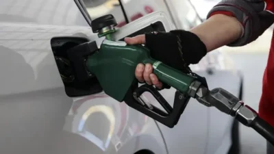 Akaryakıt ürünlerinden motorinin litre fiyatında indirim gerçekleşmesi bekleniyor.