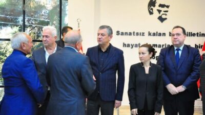 CHP Genel Başkanı Özgür Özel, yaşamını yitiren Şehzadeler Belediye Başkanı