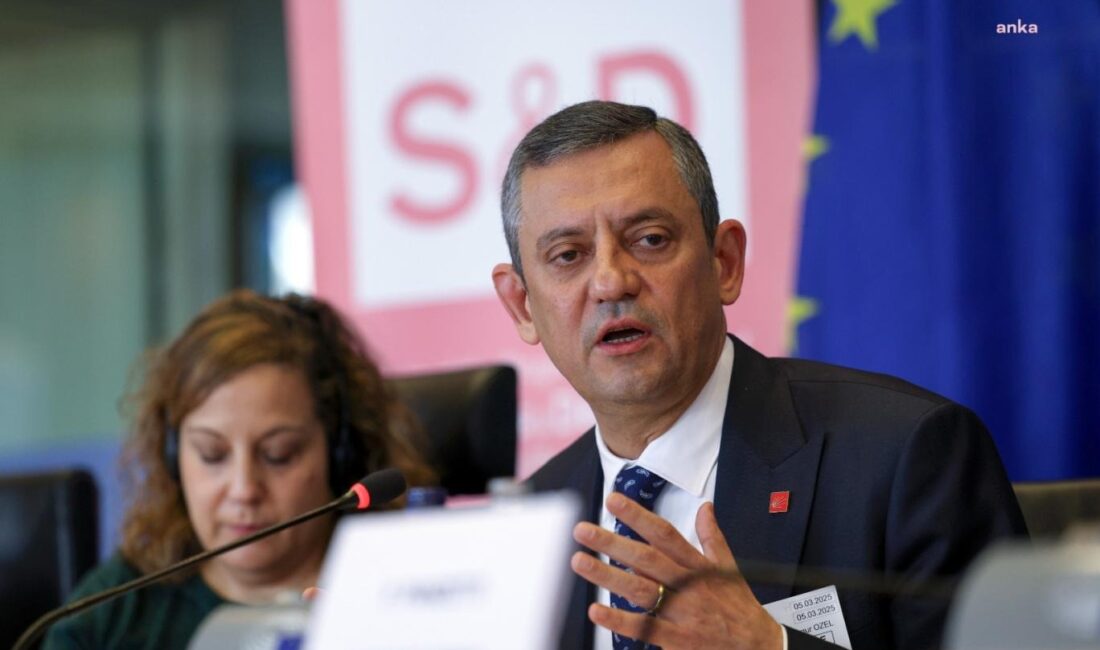 CHP Genel Başkanı Özgür Özel, Brüksel’de katıldığı Avrupa Sosyalist Partisi