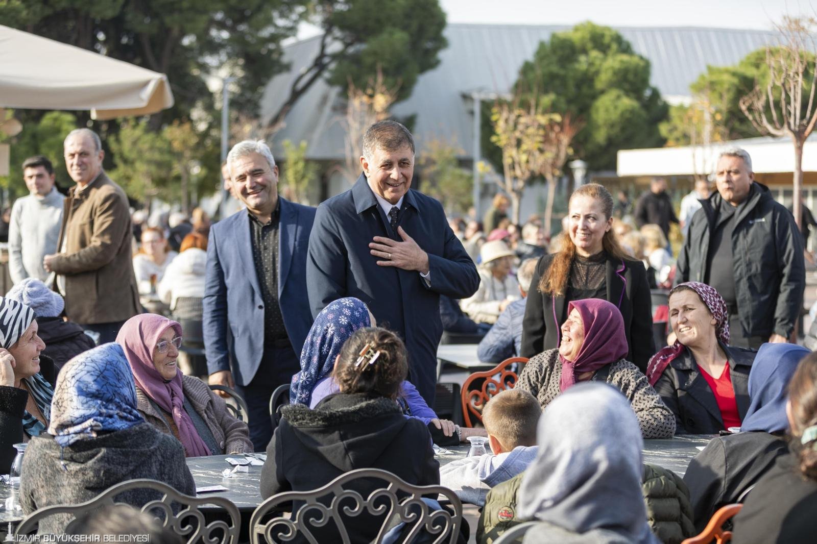 Başkan Tugay’ın “İzmir turu” sözü, gezide yerine getirildi. Beydağlı kadınlar,