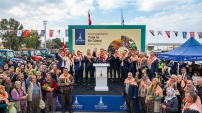 Dünya Kooperatifçilik Günü’nde üreticilerle omuz omuza yürüyen İzmir Büyükşehir Belediye