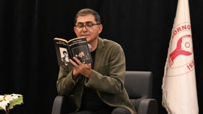 Bornova Belediyesi’nin Kent Söyleşileri etkinliğinde konuşan şair Tuğrul Keskin, Türk