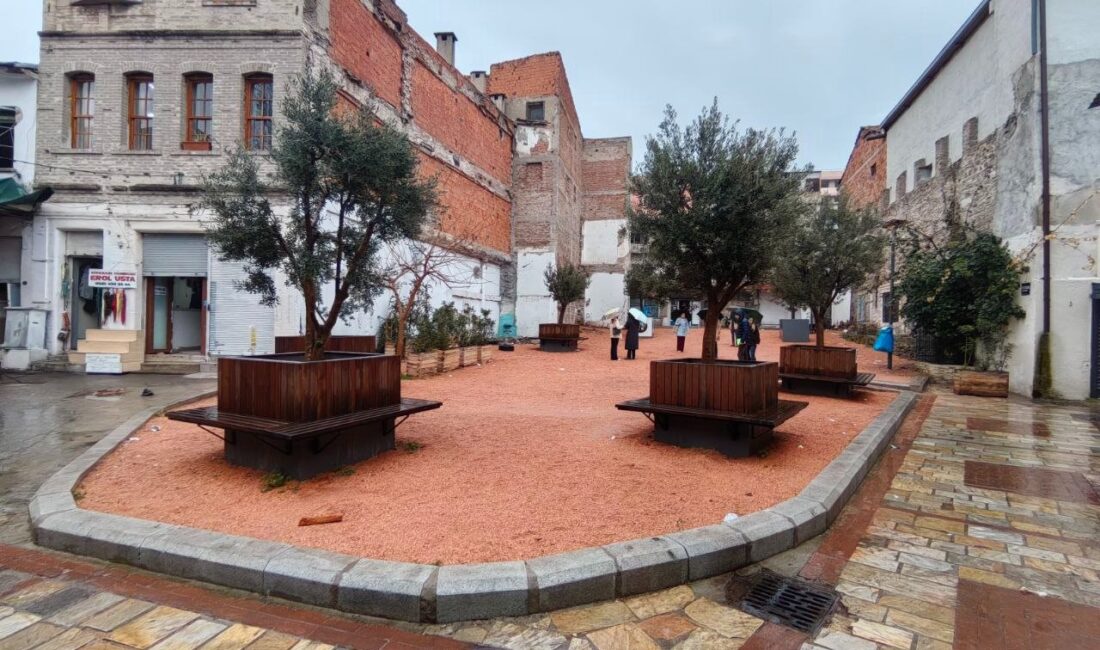 İzmir Büyükşehir Belediyesi kamusal alanların daha nitelikli hale getirilmesi ve