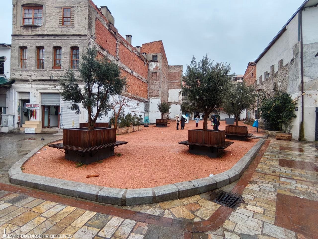 İzmir Büyükşehir Belediyesi kamusal alanların daha nitelikli hale getirilmesi ve