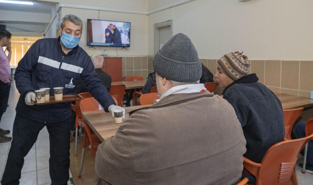 İzmir Büyükşehir Belediyesi, soğuk kış günlerinde barınma olanağı bulunmayanlara kapılarını