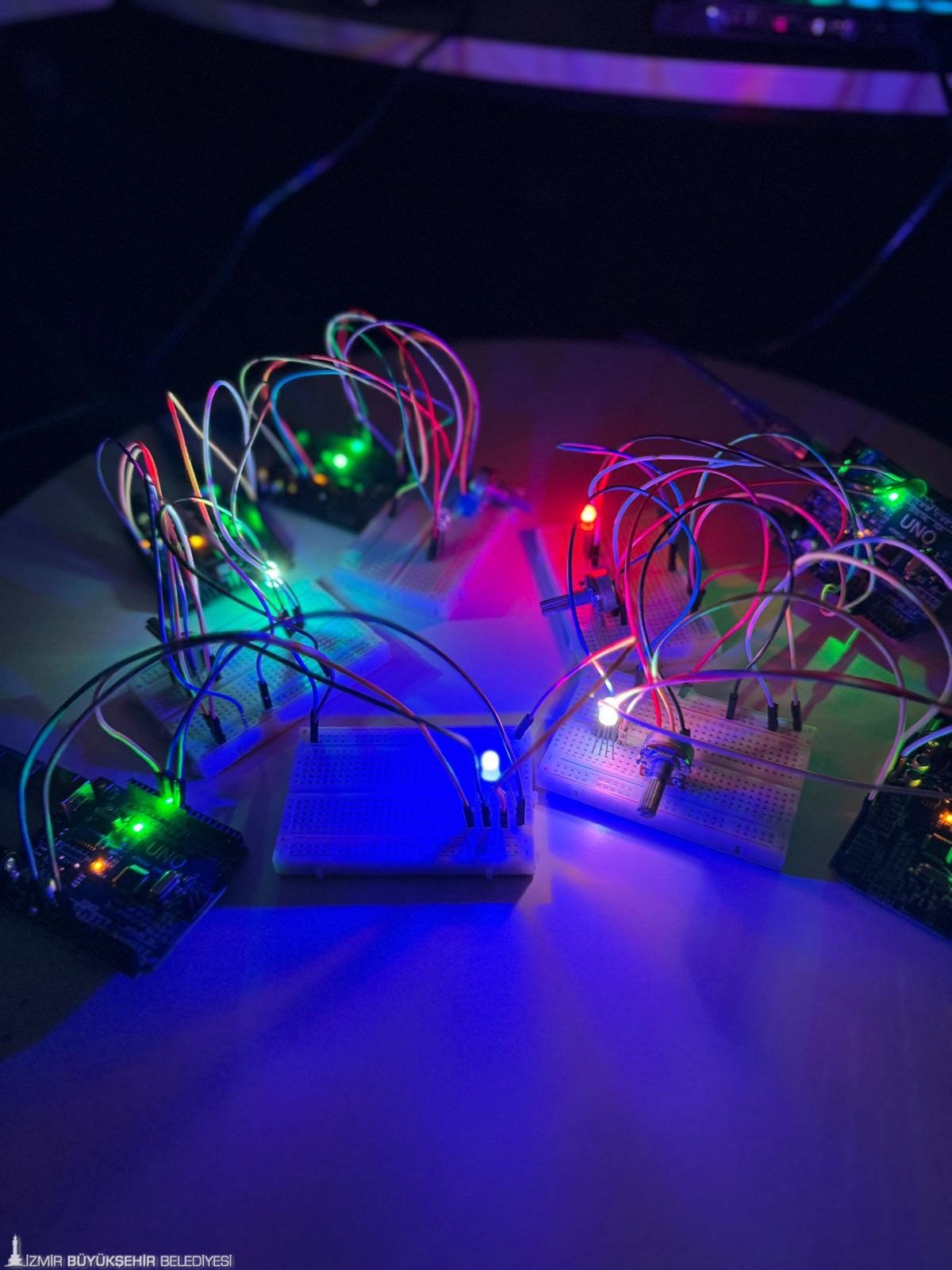 İzmir Büyükşehir Belediyesi, dijital çağın kodlarını gençlere öğretiyor! Çiğli Gençlik