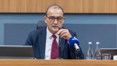 İzmir Büyükşehir Belediye Meclisi, yıllardır atıl durumda kalan Basmane Çukuru