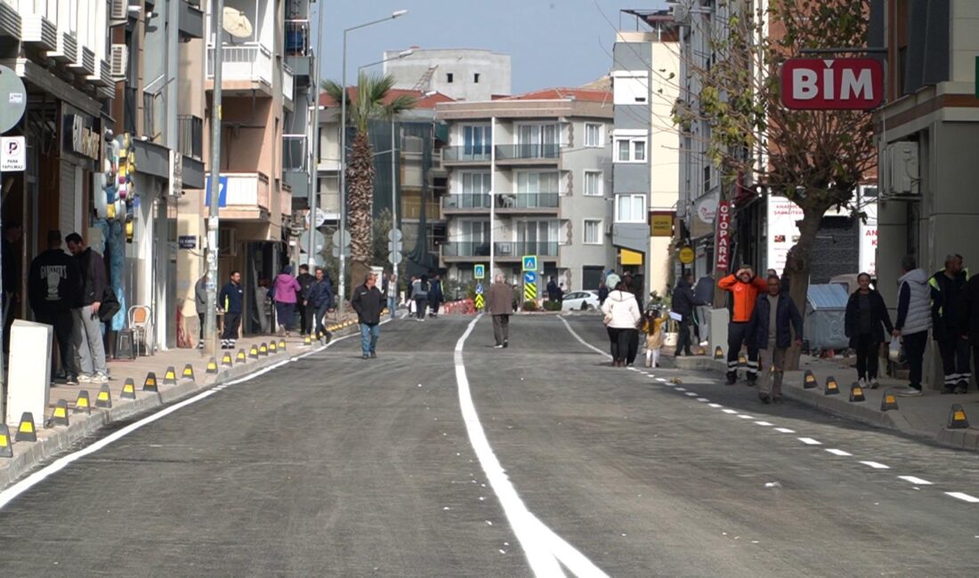 İzmir Büyükşehir Belediyesi ekipleri gece gündüz çalıştı, 1.250 ton asfalt