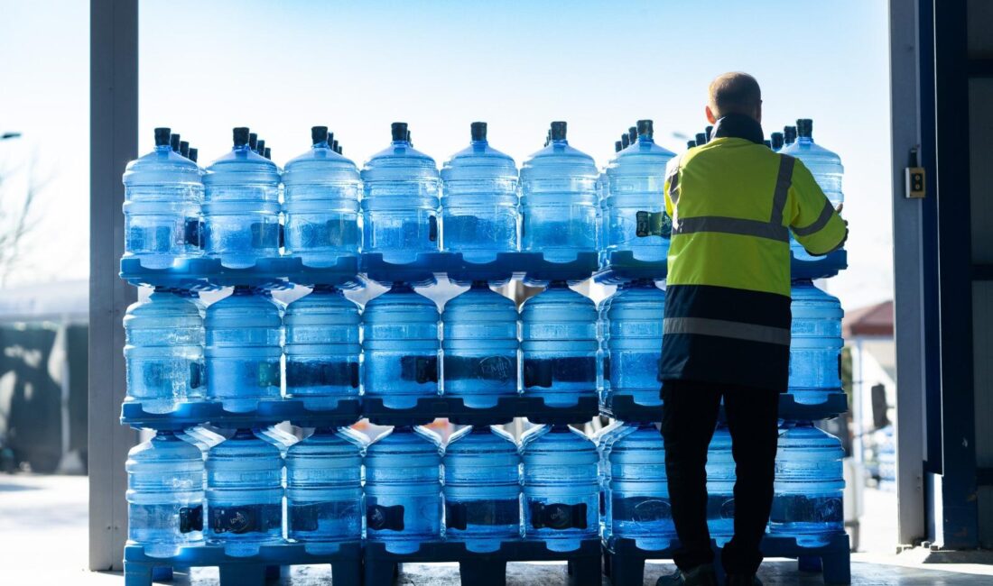 İzmir Büyükşehir Belediyesi’nin öz kaynaklarıyla üretilen "İzmir Su", Ege Bölgesi’nin