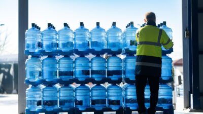 İzmir Büyükşehir Belediyesi’nin öz kaynaklarıyla üretilen "İzmir Su", Ege Bölgesi’nin