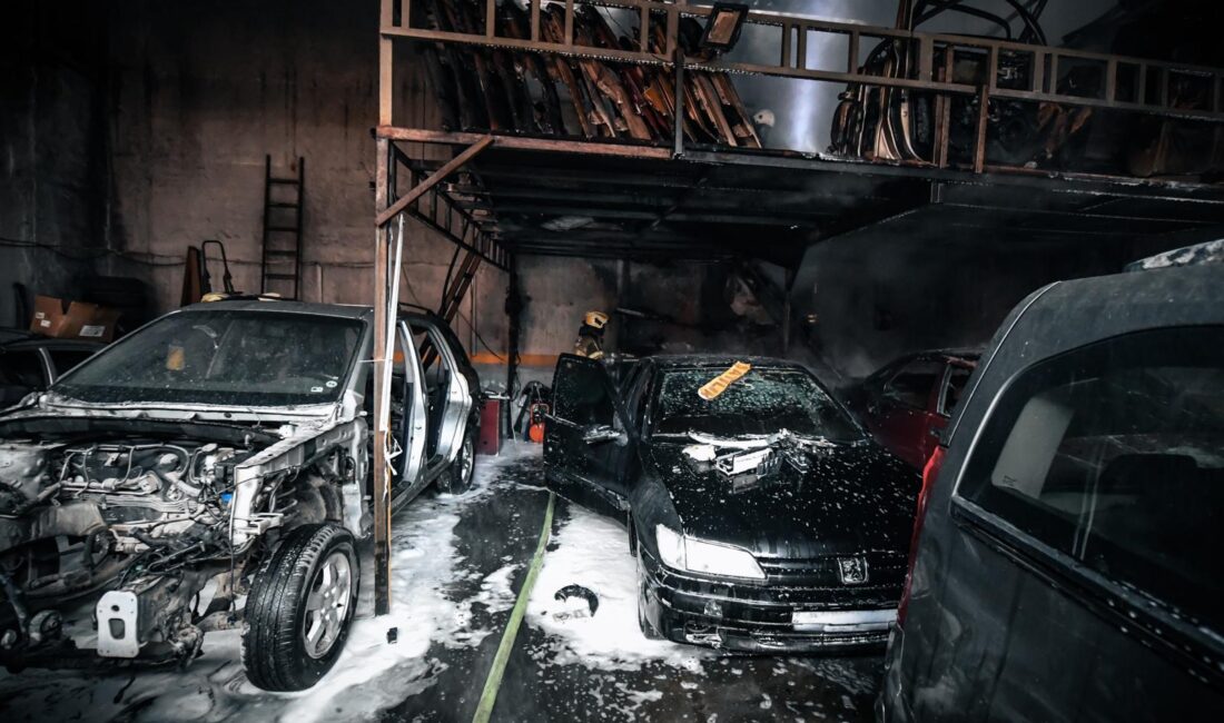 İzmir’in Buca ilçesine bağlı Seyhan Mahallesi’nde bir oto tamirci deposunda