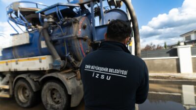 İzmir genelinde yağışlar aralıksız sürerken, Çeşme ve Urla zirveye yerleşti.