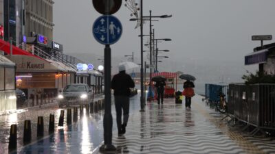 İzmir Büyükşehir Belediyesi AKOM planını devreye soktu; itfaiye ve İZSU