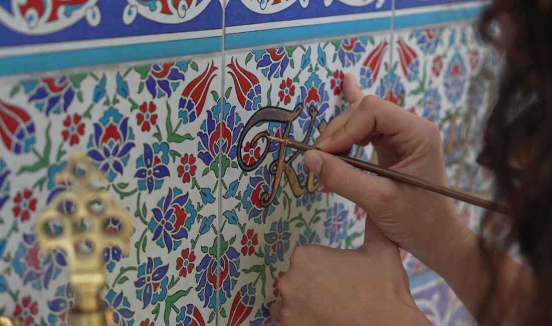 İzmir’in binlerce yıllık tarihini sırtlayan taş binalar, çeşmeler ve anıtlar,