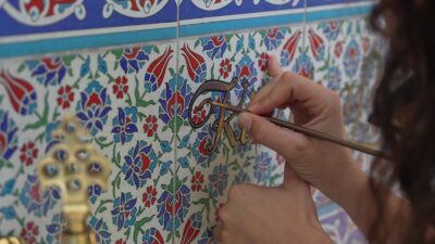 İzmir’in binlerce yıllık tarihini sırtlayan taş binalar, çeşmeler ve anıtlar,