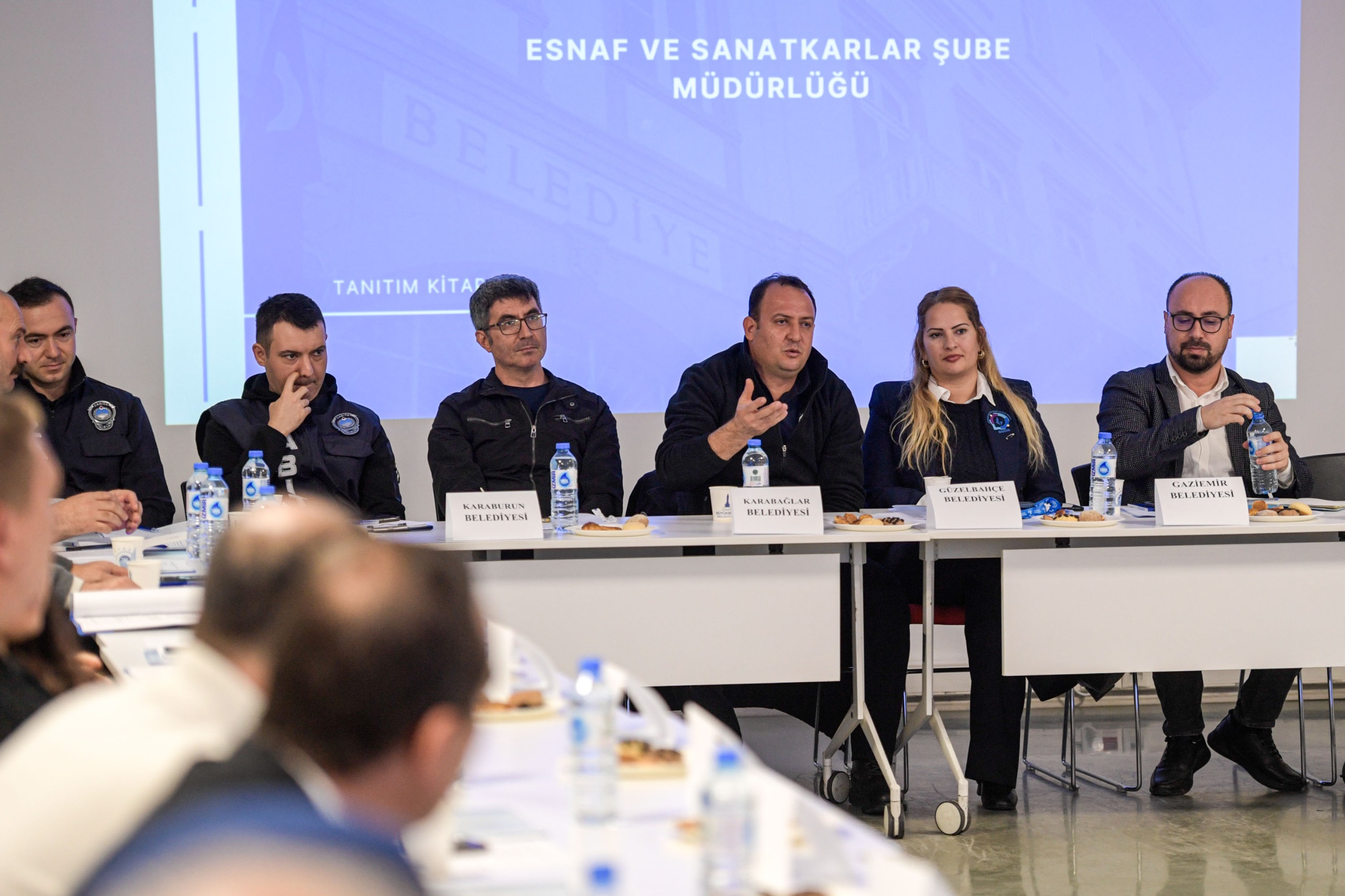 İzmir Büyükşehir Belediyesi, ilçe belediyeleri ve esnaf odalarını tek çatı