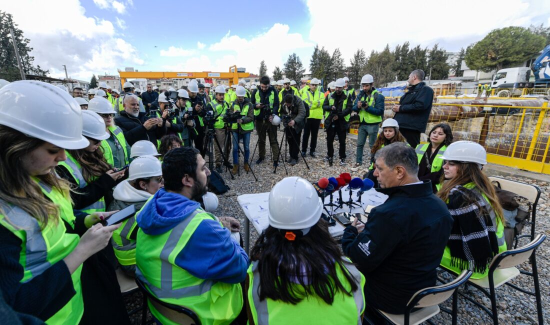 1,5 saatte metrekareye 80 kg yağış düşen İzmir'de selin yaraları