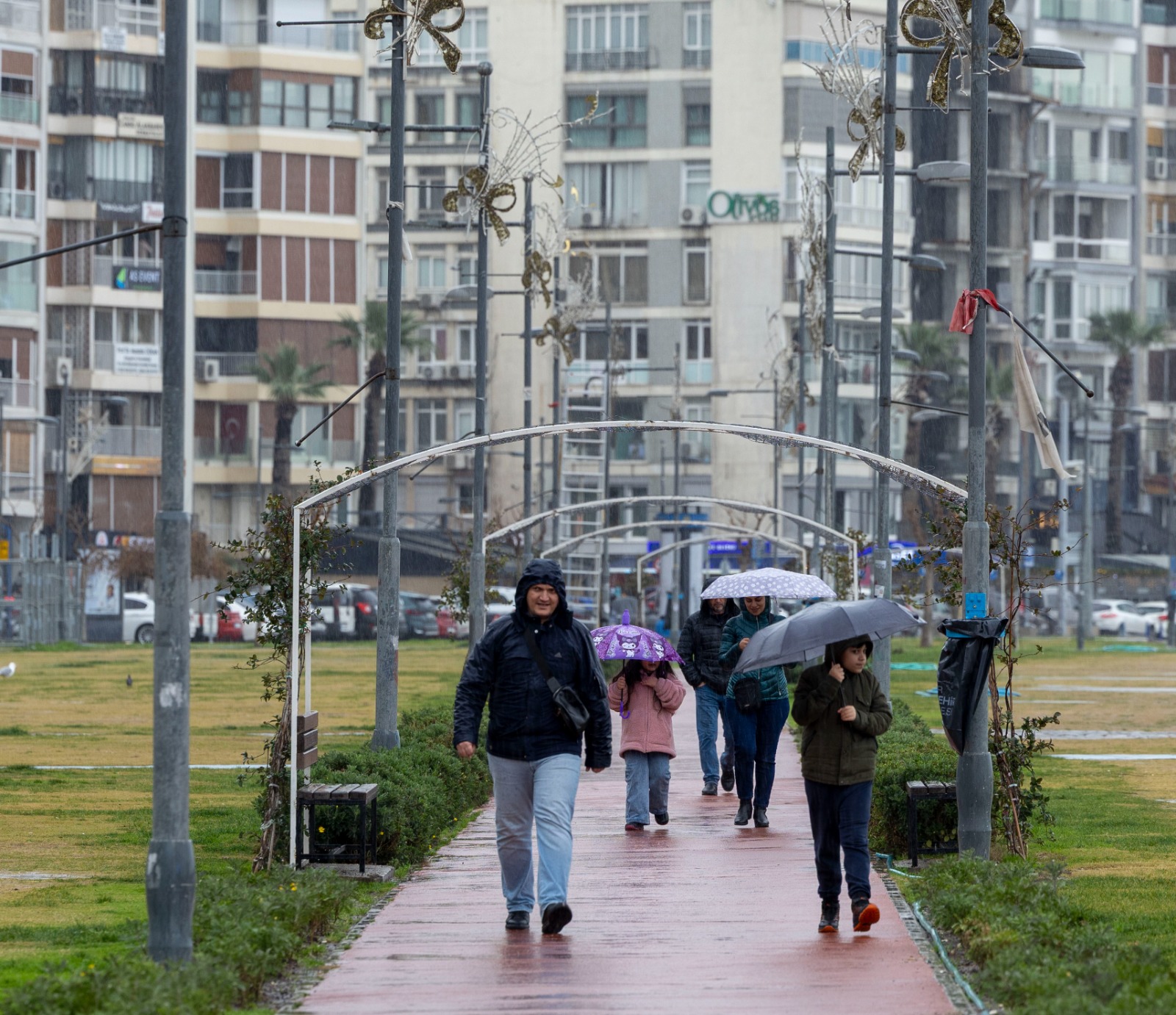 Pazar günü plan yapanlar dikkat! İzmir'de "Kriz Masası" kuruluyor: Alarm seviyesi yükseltildi!
