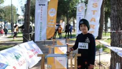 Karşıyaka Belediyesi’nin düzenlediği oryantiring etkinliği, Yamanlar ve Bostanlı etaplarında iki