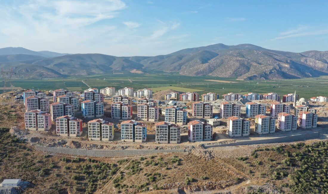 İzmir Büyükşehir Belediye Başkanı Cemil Tugay, konut krizine çözüm için