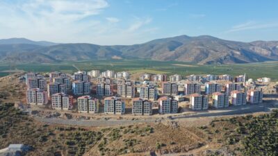 İzmir Büyükşehir Belediye Başkanı Cemil Tugay, konut krizine çözüm için