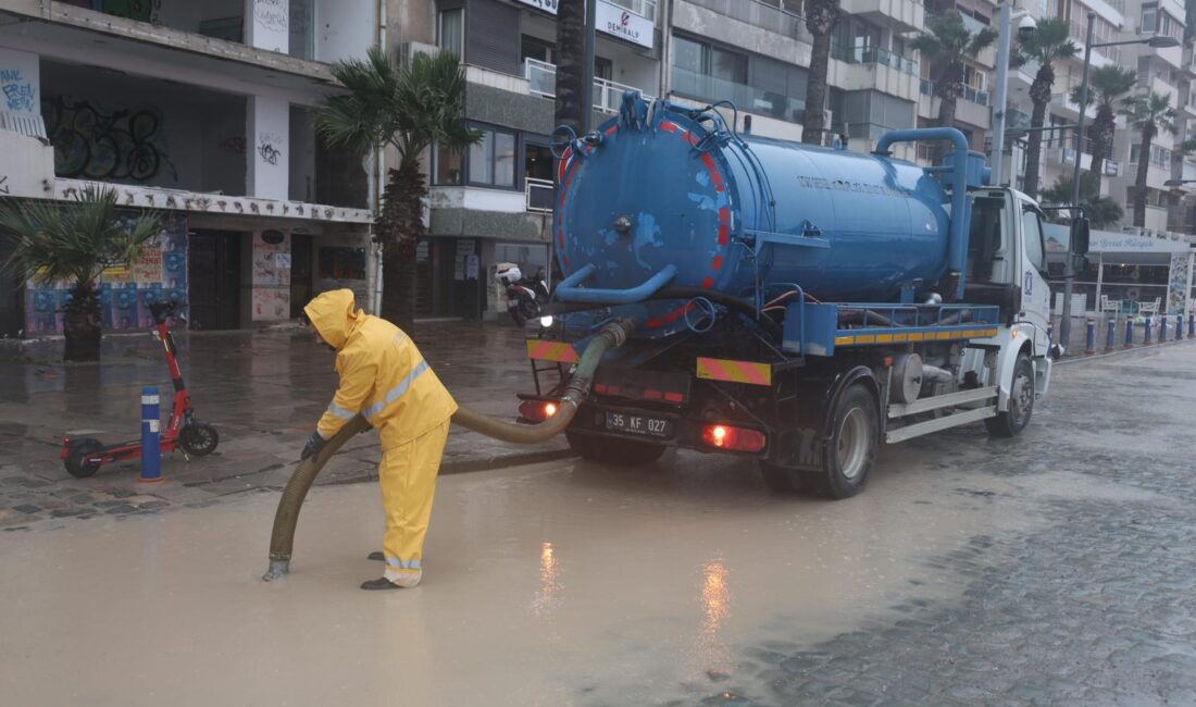 İzmir Büyükşehir Belediyesi, kenti vuran sağanağa karşı tüm birimleriyle ordu