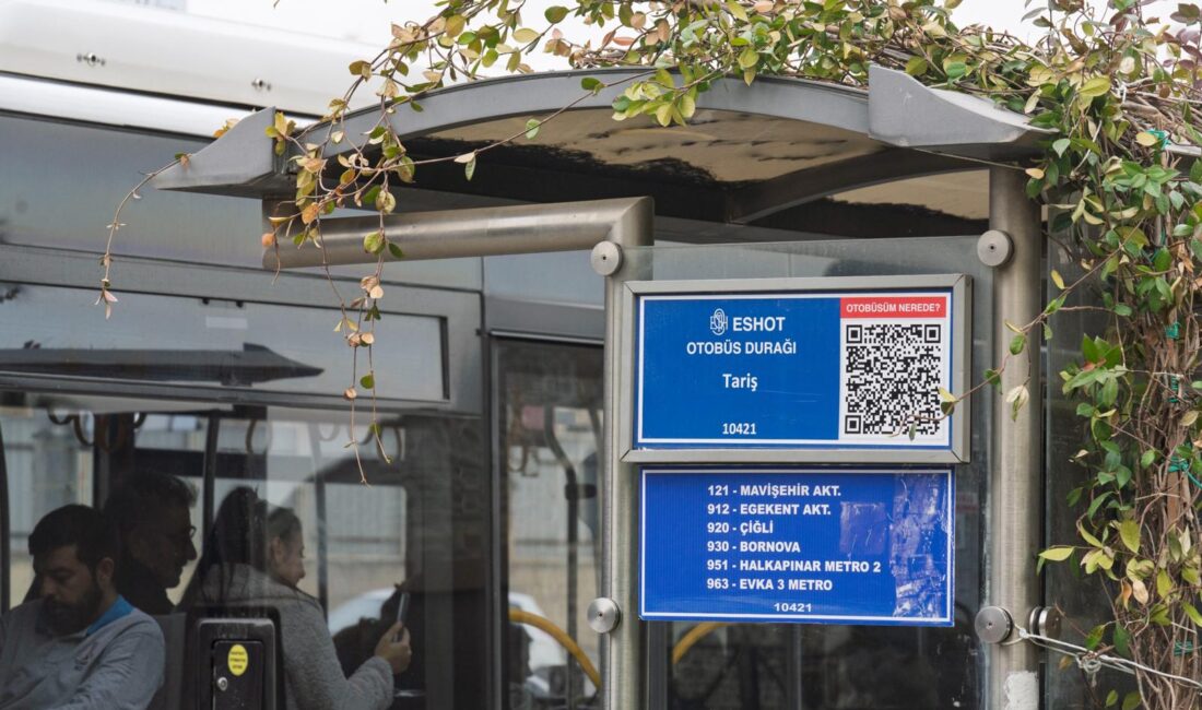 İzmir Büyükşehir Belediyesi, kentin çehresini değiştirecek "Yeşil Durak" projesini başlattı.