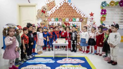 Rengarenk kostümler, dev pastalar ve neşe dolu oyunlar... Bornova Belediye