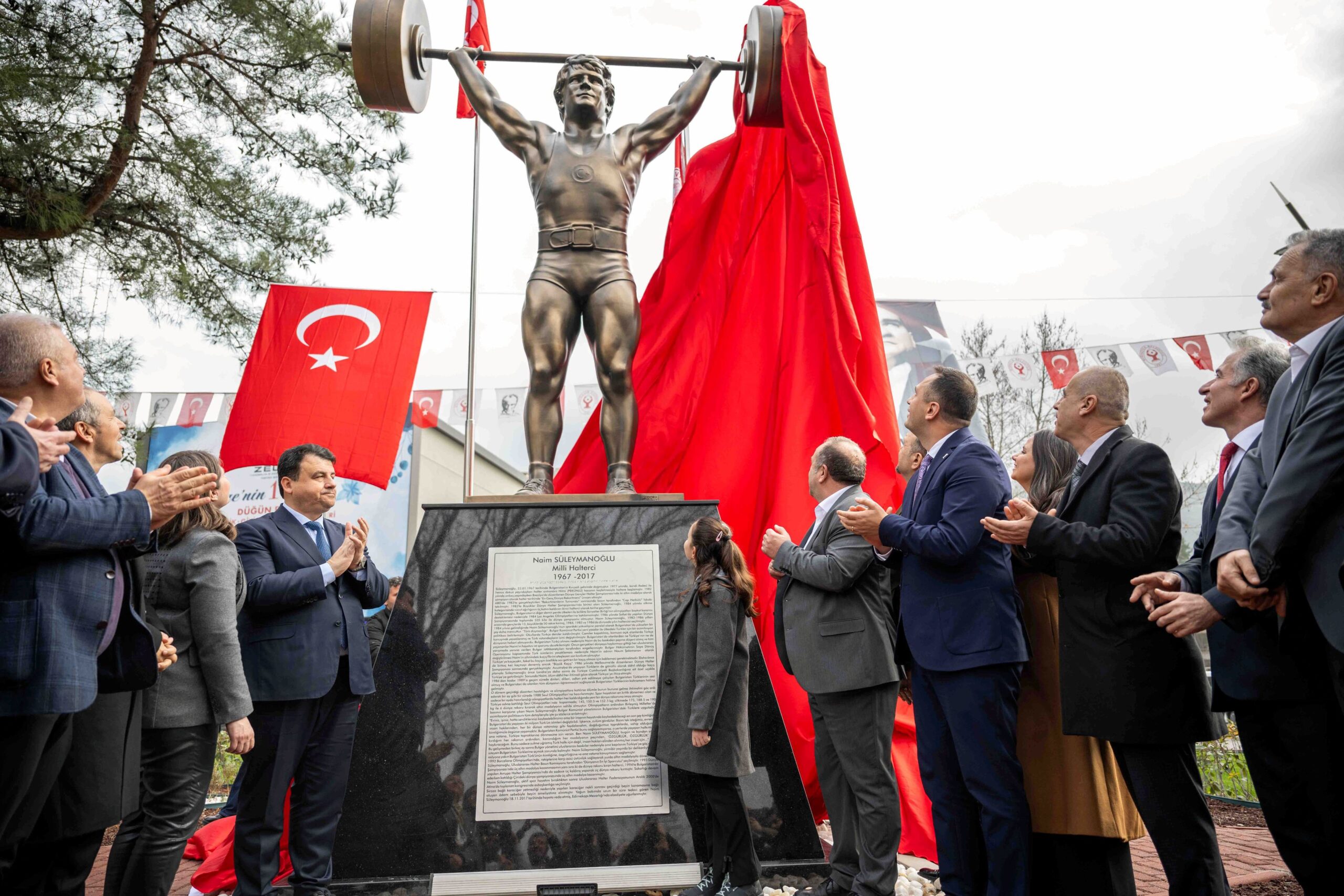 Baştan sona yenilenen Pınar Caddesi'ne şampiyon imzası! Pınarbaşı'nda tarihi gün!