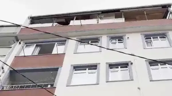 İstanbul Bağcılar’da 5 katlı bir binanın en üst katında yaşayan