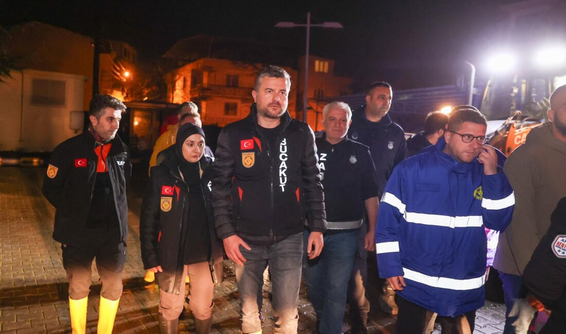Dün akşam saatlerinde şiddetini artıran sağanak yağış ve fırtına, Buca’da