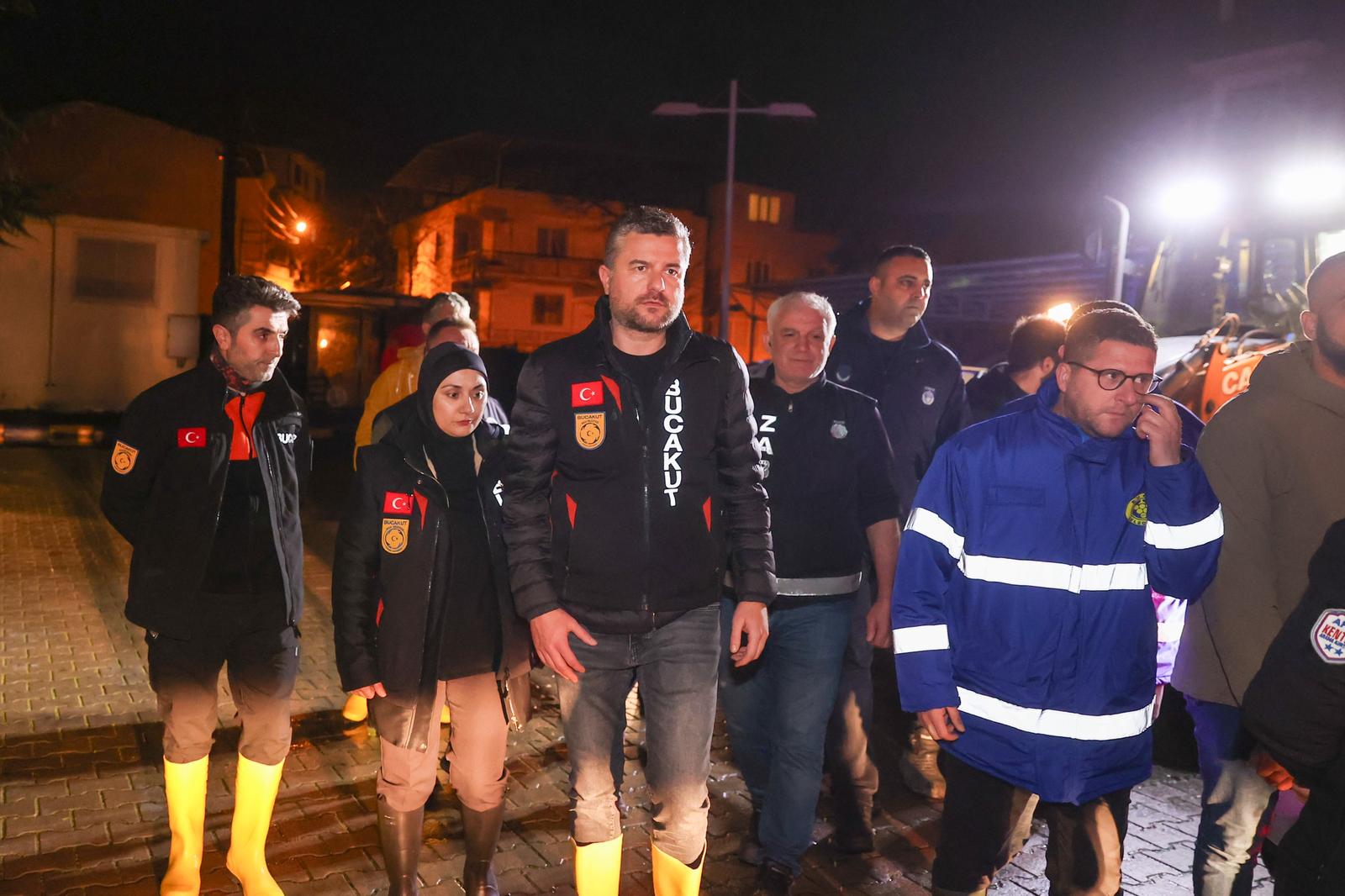 Dün akşam saatlerinde şiddetini artıran sağanak yağış ve fırtına, Buca’da