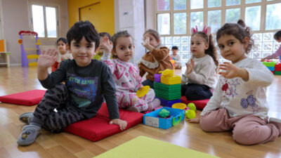 "Daha fazla çocuğa ulaşacağız" denildi, sınıflar büyütüldü. Buca Belediyesi Çınar