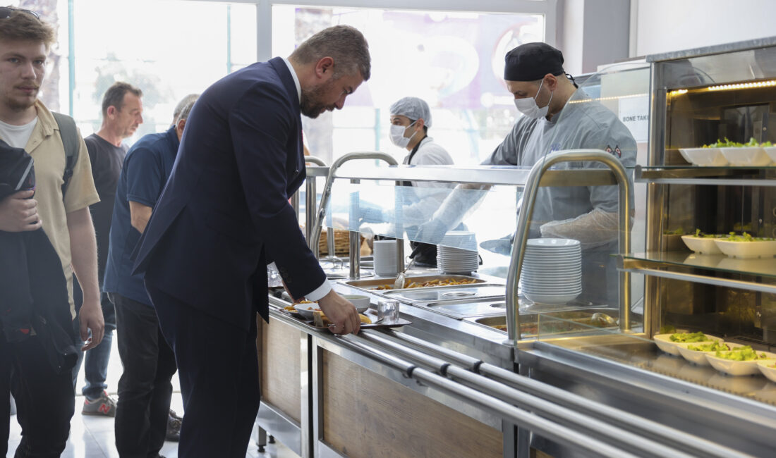 Buca Belediyesi’nin ihtiyaç sahibi vatandaşlara destek olmak amacıyla Kent Lokantaları’nda