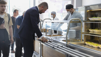 Buca Belediyesi’nin ihtiyaç sahibi vatandaşlara destek olmak amacıyla Kent Lokantaları’nda